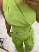 Cargar imagen en el visor de la galería, TAMARA - Set blusa y pantalón verde