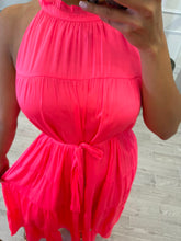 Cargar imagen en el visor de la galería, FRIDA - Vestido midi halter rosa neon