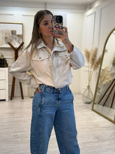Cargar imagen en el visor de la galería, RAINA - Chamarra beige