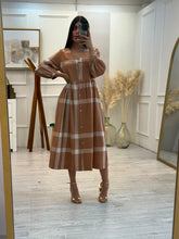 Cargar imagen en el visor de la galería, CADENCE - Maxi vestido khaki