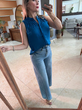 Cargar imagen en el visor de la galería, ZAFIRA - Blusa azul petroleo