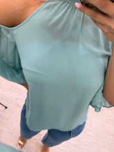 Cargar imagen en el visor de la galería, CASIMIRA - Blusa verde menta