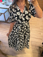 Cargar imagen en el visor de la galería, MAEVE - Maxi vestido negro estampado