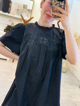 Cargar imagen en el visor de la galería, EUDORA - Vestido corto negro