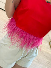 Cargar imagen en el visor de la galería, WREN - Blusa roja con plumas