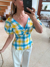Cargar imagen en el visor de la galería, CLOVER - Blusa cuadros amarilla con azul