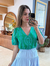 Cargar imagen en el visor de la galería, SAIDETH - Blusa verde con azul