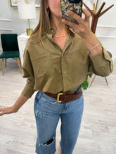 Cargar imagen en el visor de la galería, JULIANA - Camisa olivo