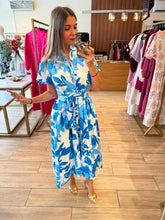 Cargar imagen en el visor de la galería, MARISTELLA - Maxi vestido estampado azul