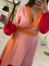 Cargar imagen en el visor de la galería, KATIA - Vestido salmón con rojo y naranja cruzado