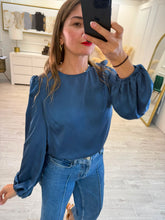 Cargar imagen en el visor de la galería, MARINA - Blusa azul oscuro