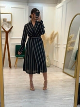 Cargar imagen en el visor de la galería, HADLEY - Vestido midi negro rayas