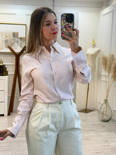 Cargar imagen en el visor de la galería, LOTUS - Camisa rosa claro