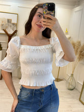 Cargar imagen en el visor de la galería, FELIATAS - Blusa blanca