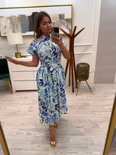 Cargar imagen en el visor de la galería, HILDA - Vestido midi estampado azul