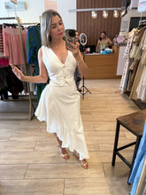 Cargar imagen en el visor de la galería, SONIA - Set blusa y falda blanco