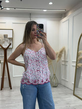 Cargar imagen en el visor de la galería, KIMBERLY - Blusa tirantes estampado floral