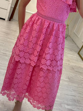 Cargar imagen en el visor de la galería, ROBERTA - Maxi vestido rosa asimétrico