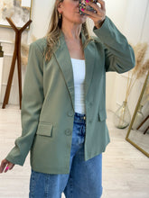 Cargar imagen en el visor de la galería, KENDALL - Blazer olivo