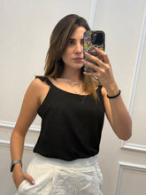 Cargar imagen en el visor de la galería, RACHEL - Blusa negra cuello redondo