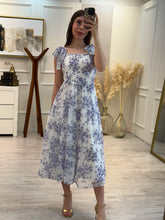Cargar imagen en el visor de la galería, BERNADETTE - Maxi vestido blanco estampado azul
