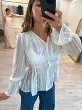 Cargar imagen en el visor de la galería, MISSY - Blusa blanca manga larga