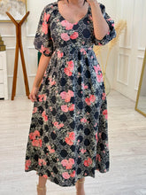 Cargar imagen en el visor de la galería, ELECTRA - Maxi vestido negro estampado