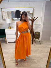 Cargar imagen en el visor de la galería, FLORENCIA - Maxi vestido naranja asimétrico
