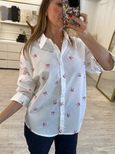 Cargar imagen en el visor de la galería, FLEUR - Camisa blanca moños rosas