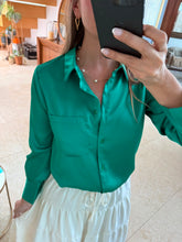 Cargar imagen en el visor de la galería, GIPSY - Blusa verde manga larga