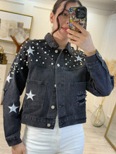Cargar imagen en el visor de la galería, JULIETA – Chamarra de mezclilla negra con perlas y estrellas