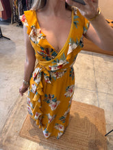 Cargar imagen en el visor de la galería, VALLONIA - Maxi vestido mostaza estampado