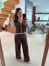 Cargar imagen en el visor de la galería, MAUREEN - Set blusa y pantalon café