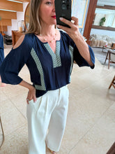 Cargar imagen en el visor de la galería, AZURA - Blusa azul marino