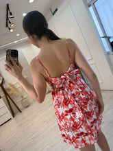 Cargar imagen en el visor de la galería, NEREA – Vestido corto blanco con estampado tropical rojo