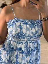 Cargar imagen en el visor de la galería, OFELIA – Vestido corto blanco con estampado tropical azul