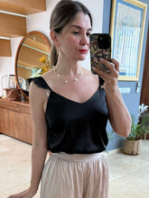Cargar imagen en el visor de la galería, CAROLINA - Blusa negra