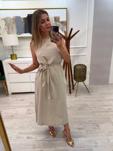 Cargar imagen en el visor de la galería, JOANNA - Maxi vestido arena