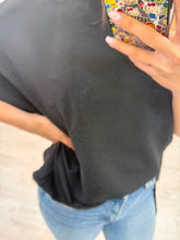 Cargar imagen en el visor de la galería, NALA - Blusa negra