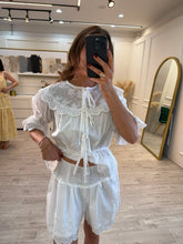 Cargar imagen en el visor de la galería, ARWEN - Set blusa y short blanco