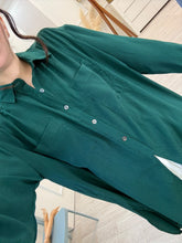 Cargar imagen en el visor de la galería, FAUSTA - Camisa verde botella