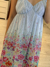 Cargar imagen en el visor de la galería, CANDY - Vestido midi azul claro estampado
