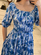 Cargar imagen en el visor de la galería, BRIXTON - Maxi vestido estampado azul