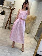 Cargar imagen en el visor de la galería, CAPRI - Set blusa y falda rosa rayas
