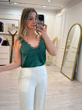 Cargar imagen en el visor de la galería, LOREL - Blusa verde tirantes