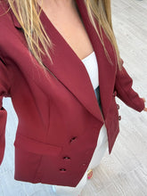 Cargar imagen en el visor de la galería, LIBERTAD - Maxi blazer rojo