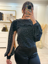 Cargar imagen en el visor de la galería, PEARL - Blusa negra puntos
