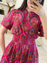 Cargar imagen en el visor de la galería, IVANNA - Maxi vestido magenta estampado