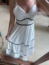 Cargar imagen en el visor de la galería, CHERRY - Maxi vestido blanco tirantes detalles negro