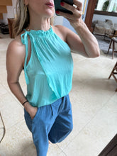 Cargar imagen en el visor de la galería, HARUMI - Blusa aqua